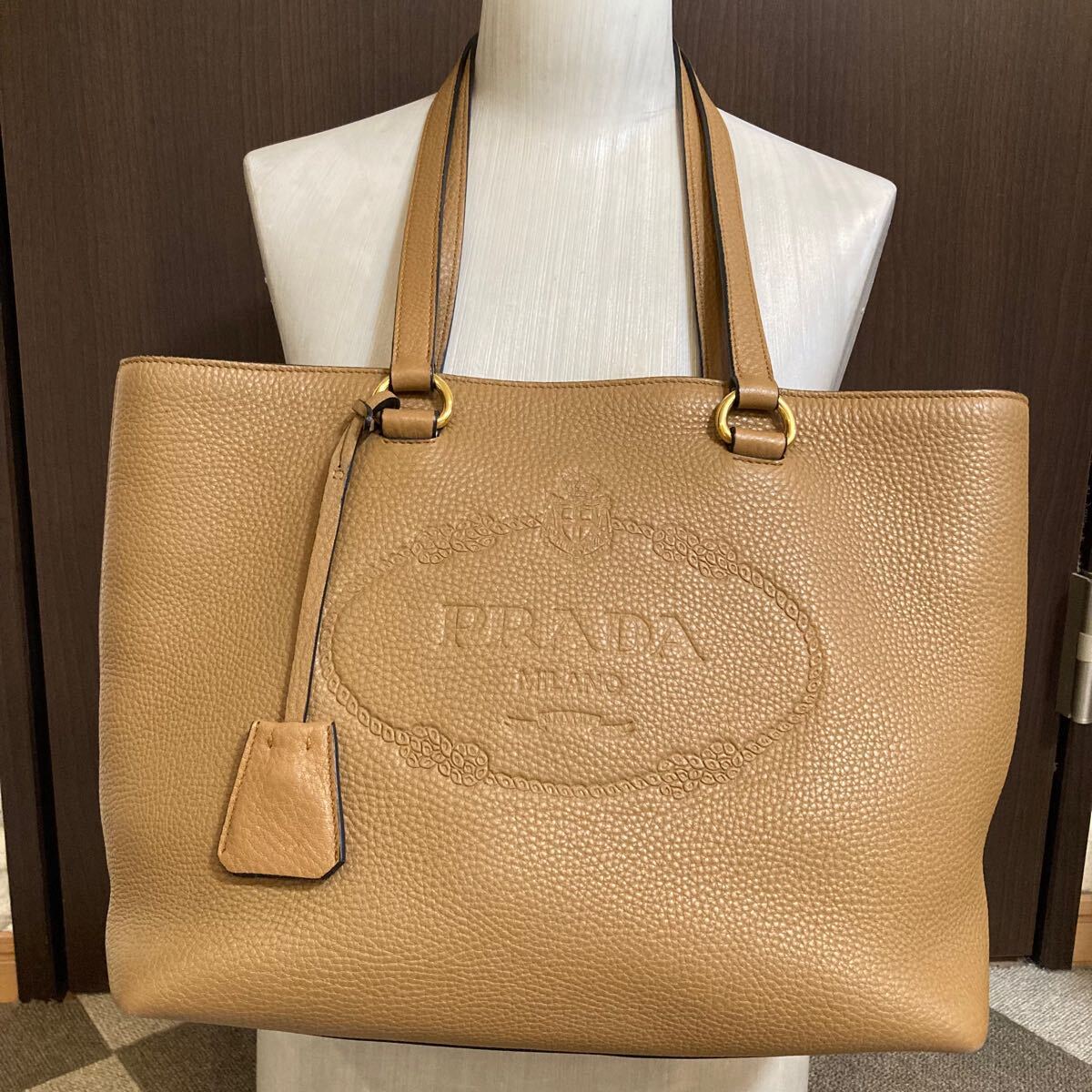 美品プラダPRADA レザートートバッグブランドロゴ型押しショルダー 