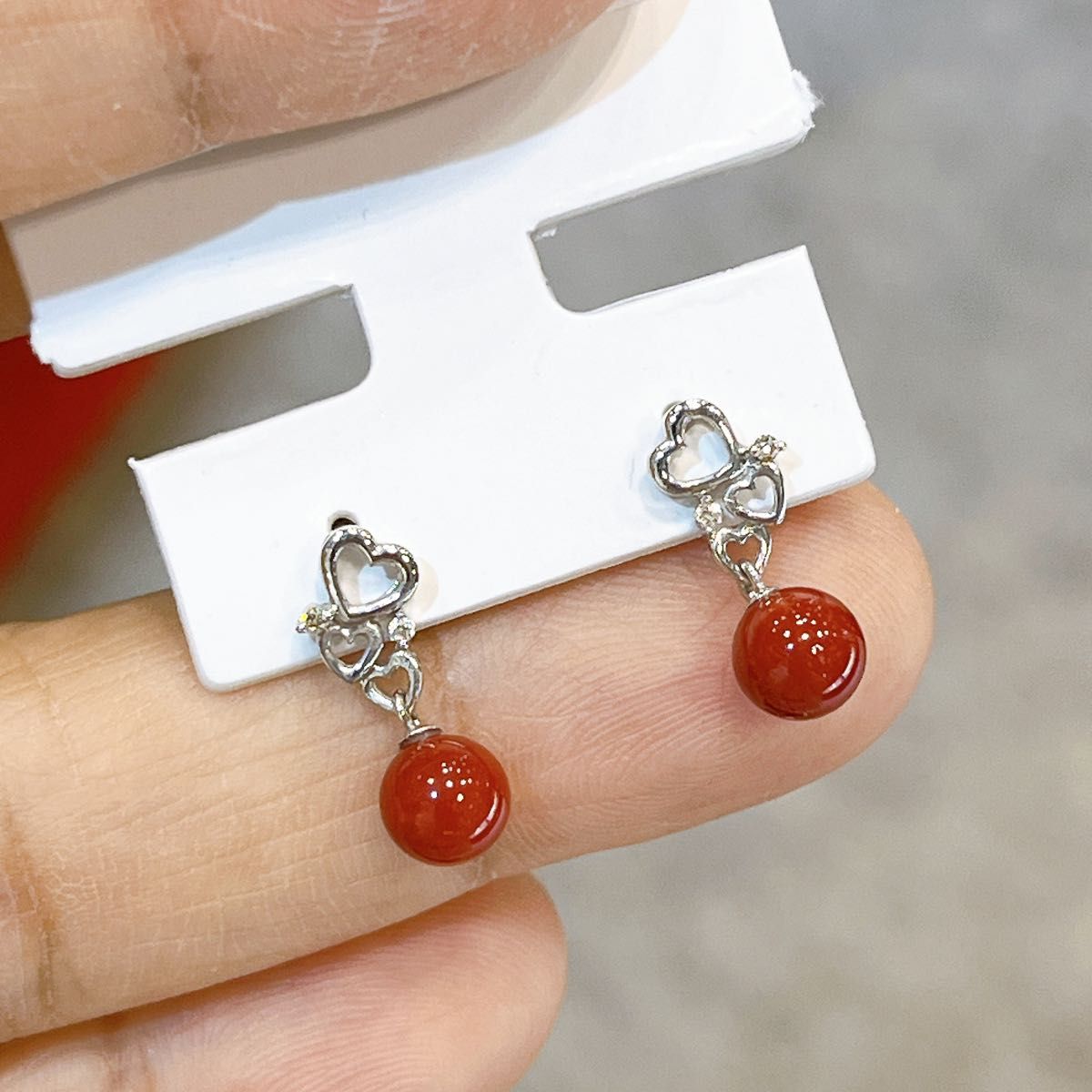 K18WG 赤い珊瑚ボール ピアス 5.5mm | Shop at JDirectItems 