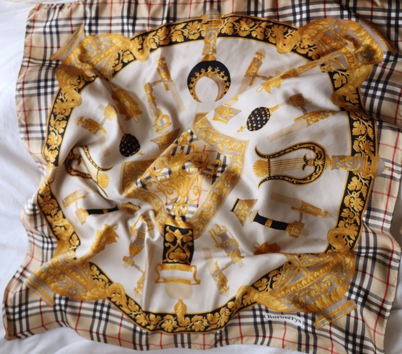 新品☆BURBERRY 大判シルクスカーフ ノバチェック ホースマーク　ベージュ 新品☆BURBERRY 大判シルクスカーフ ノバチェック ホースマーク