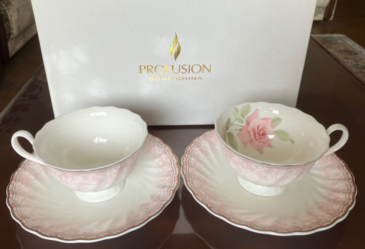 ナルミ NARUMI ボーンチャイナ プレート 皿 食器 カレス 花柄 ローズ ナルミ NARUMI ボーンチャイナ プレート 皿 食器 カレス 花柄 ローズ