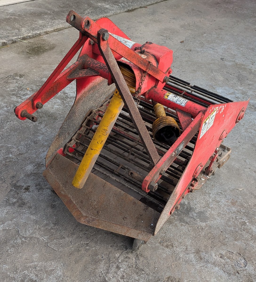 鹿児島発　ニプロ松山  トラクター用 掘取機 D-65AH　三点リンク 鹿児島発 ニプロ松山 トラクター用 掘取機 D-65AH 三点リンク