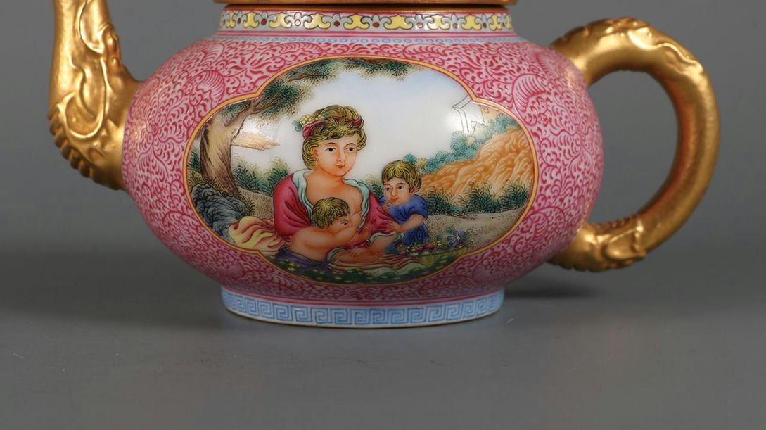 中国美術 古玩 粉彩花卉紋樣皿 中国美術 古玩 粉彩花卉紋樣皿