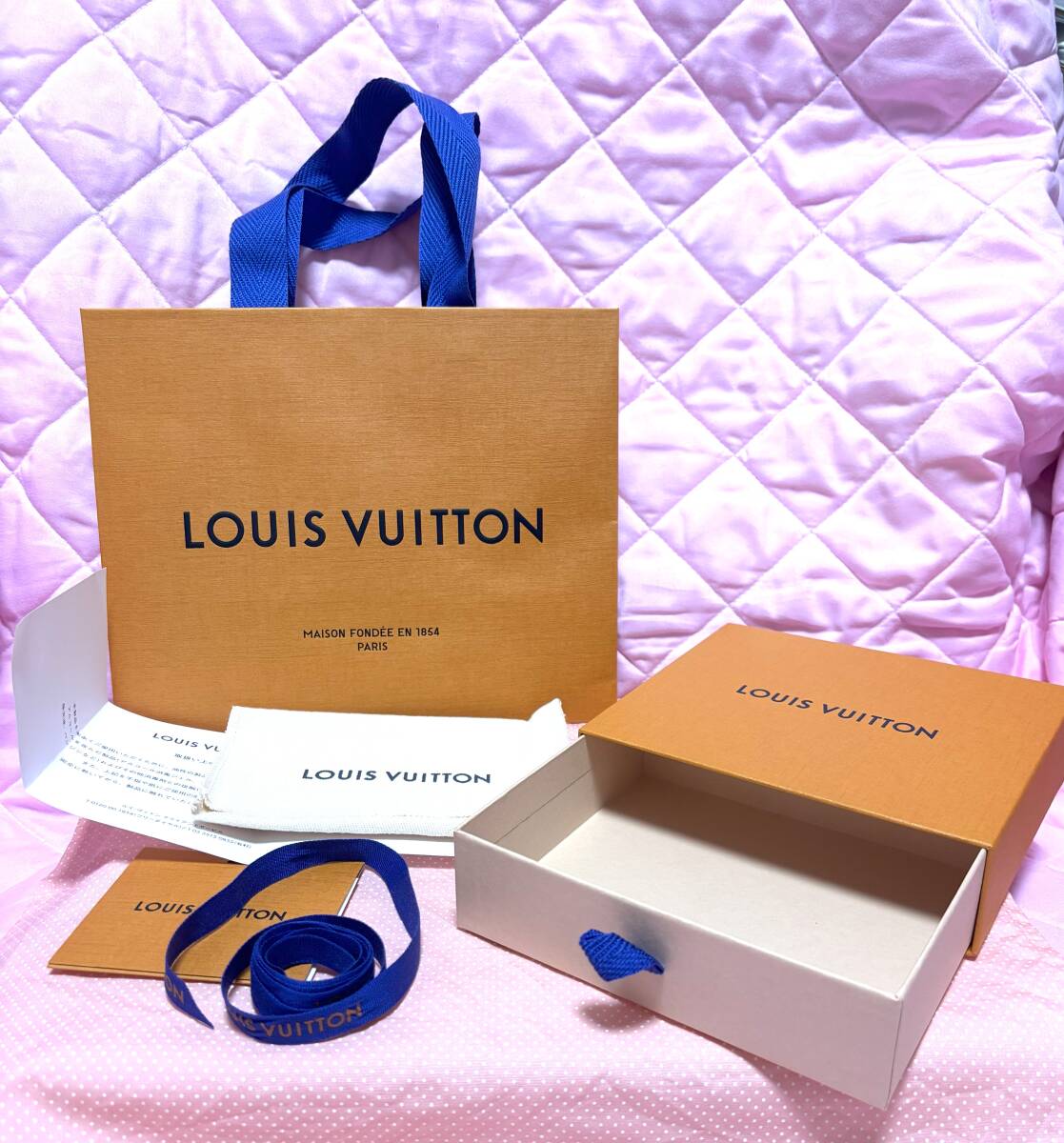 ルイヴィトン空箱22個　ショッパー、保存袋、リボン、メッセージカード付き ルイヴィトン空箱22個 ショッパー、保存袋、リボン、メッセージカード