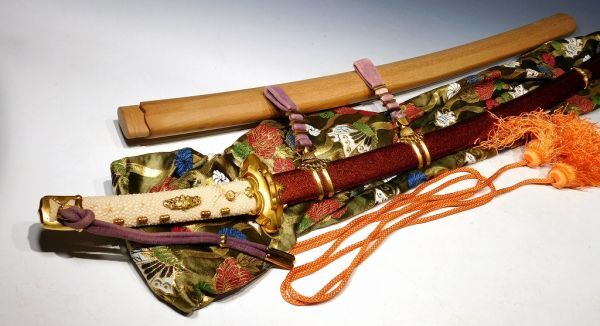 大正天皇御即位御大典太刀 】大慶直胤門流柳川直弘正真在銘年期入 平安時代様式衛府太刀拵附帯 皇室式典 皇族 拵 鍔 飾太刀 /【Buyee ...