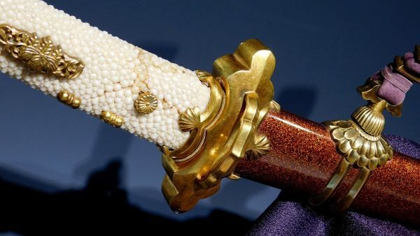 大正天皇御即位御大典太刀 】大慶直胤門流柳川直弘正真在銘年期入 平安時代様式衛府太刀拵附帯 皇室式典 皇族 拵 鍔 飾太刀 /【Buyee ...