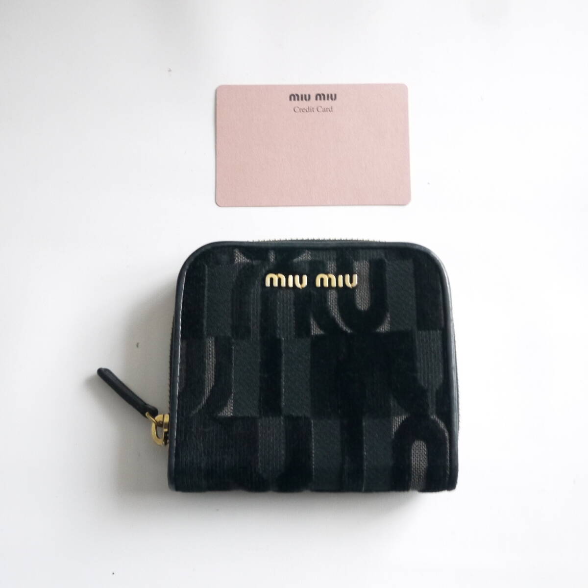 美品 $ 激レア♪□ ミュウミュウ□ miumiu□ 立体 ロゴ 総柄 本革 