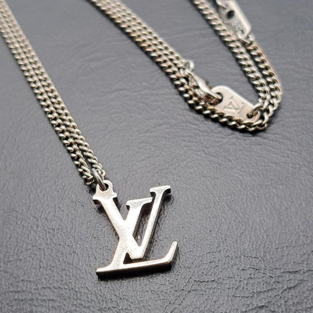 Louis ネックレス エンボスロゴ Vuitton Louis Vuitton】ネックレス・エセンシャル Vuitton (Louis ロゴ V アクセサリー