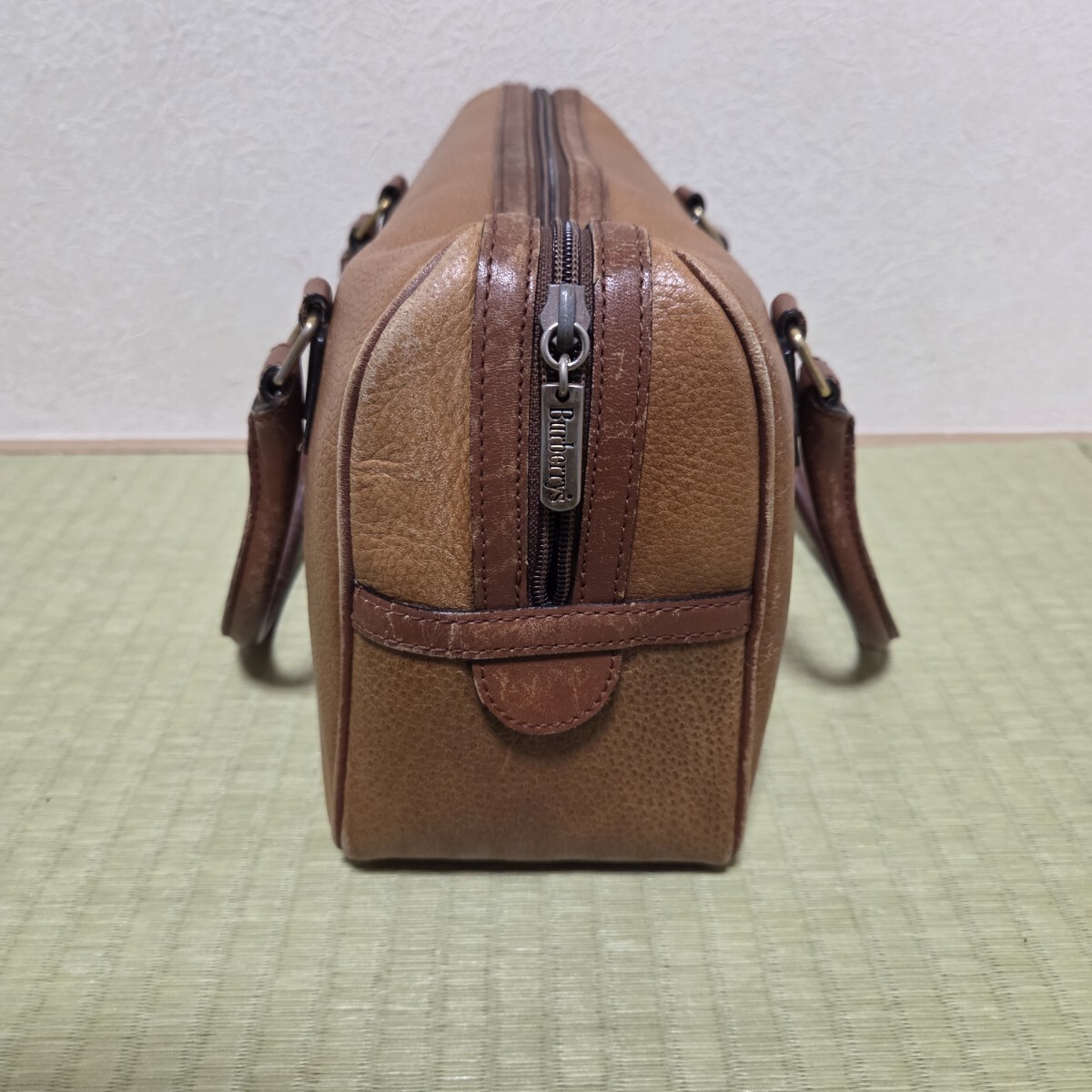 バーバリー ハンドバッグ 筒型 レザー 茶系 ブラウン 鞄 バッグ 