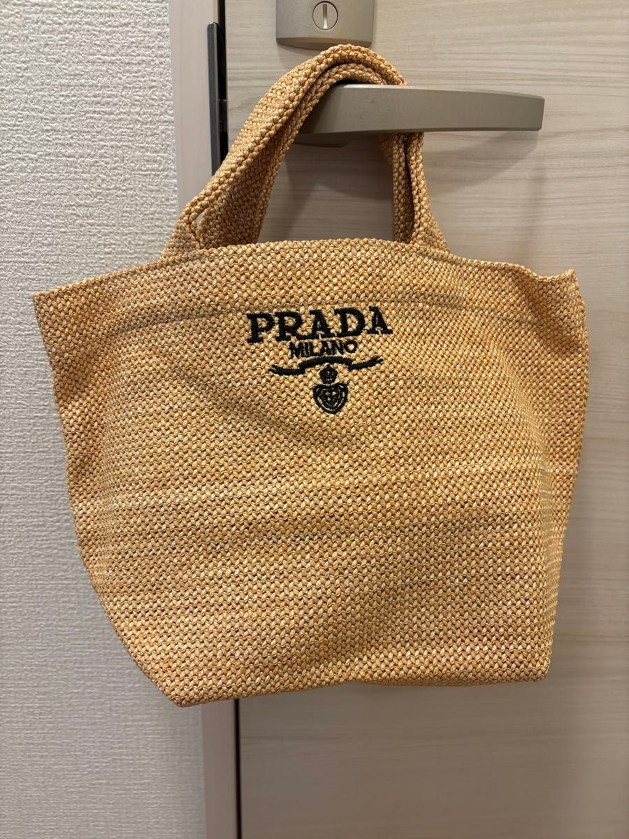PRADA ノベルティ　ロゴ付き かごバッグ ベージュ（新品未使用） 新品未使用》非売品 PRADAノベルティロゴ付き かごバッグ ベージュ
