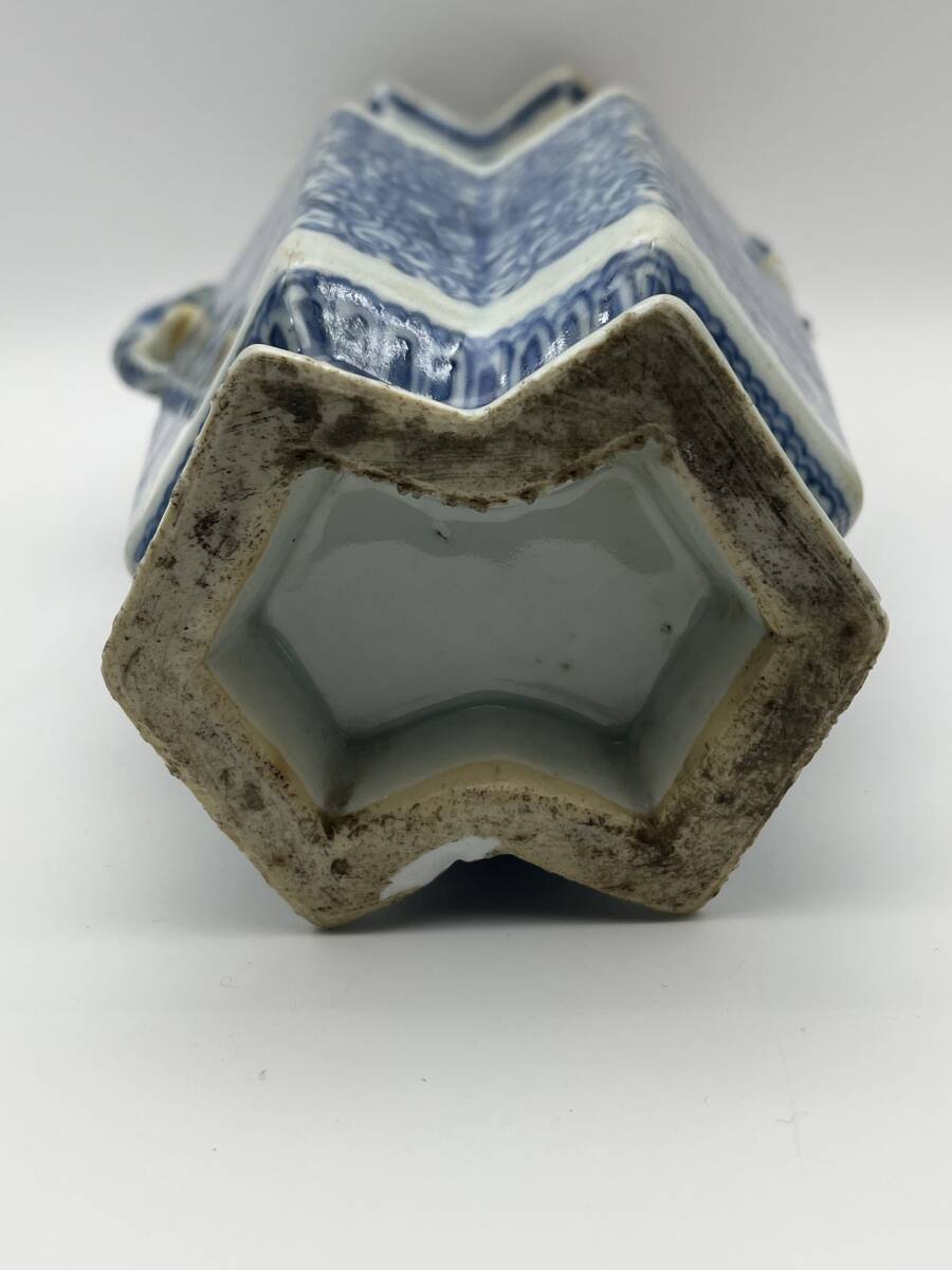 清道光時代【清道光年製】銘入り染付青花蕉葉纏枝蓮唐草文象耳雙連瓶 