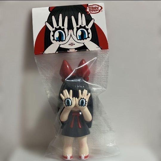 GRAPE BRAIN 手の目少女にぎるちゃん 1stカラーソフビフィギュア新品
