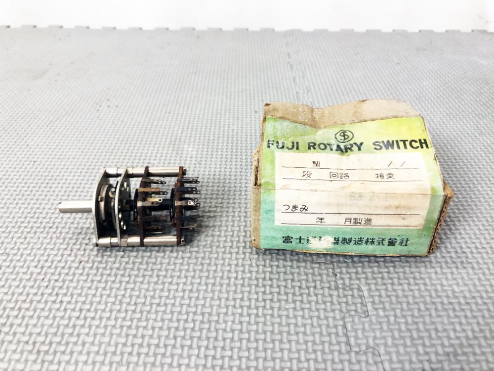 ★ 中古★FUJITSU 富士通 FUJI ROTARY SWITCH ロータリースイッチ 19582【R.sch 176b】S293