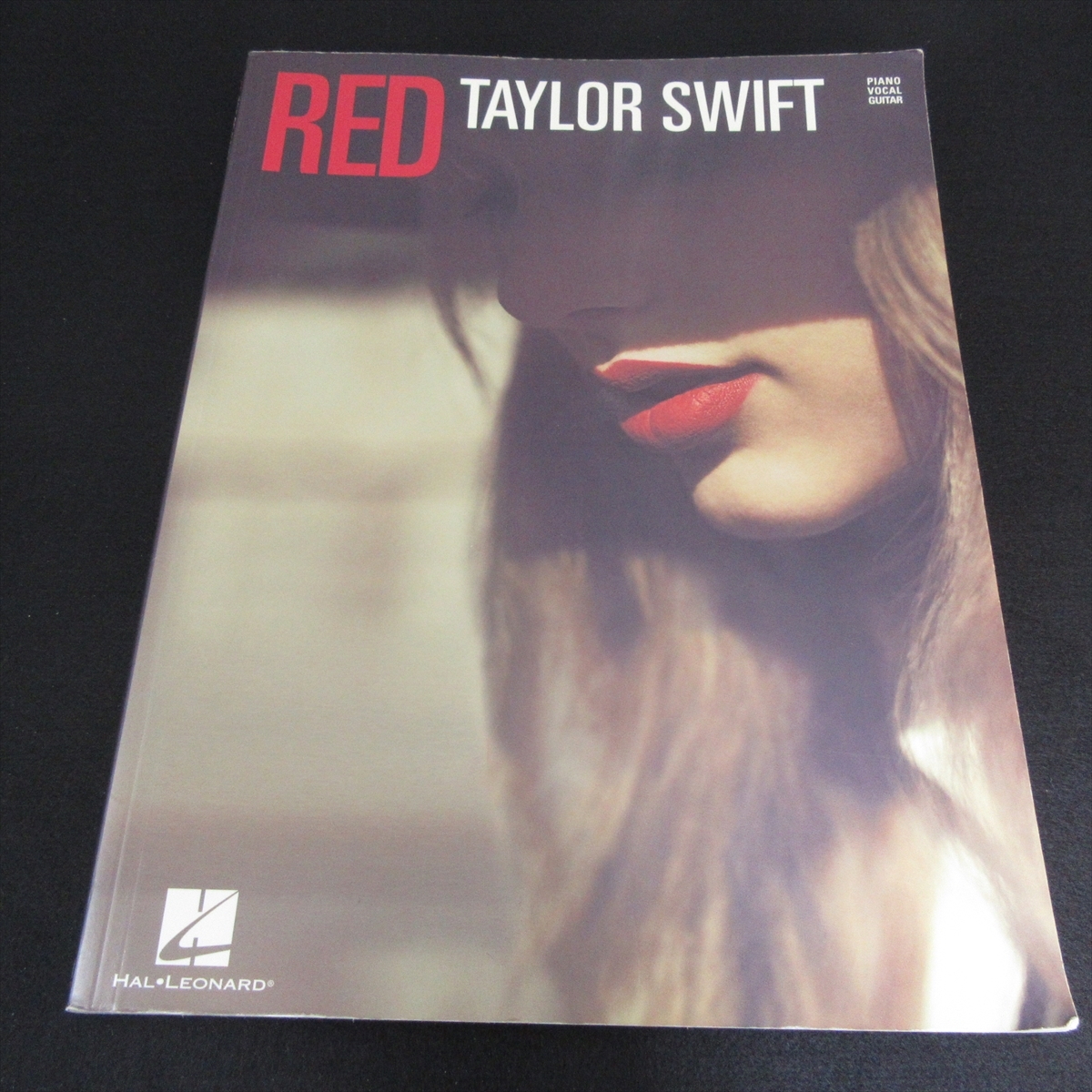 テイラー・スウィフト 楽譜(ピアノ ボーカル ギター) 『Taylor Swift RED』 送170円 TAB譜 輸入スコア 英語 16曲