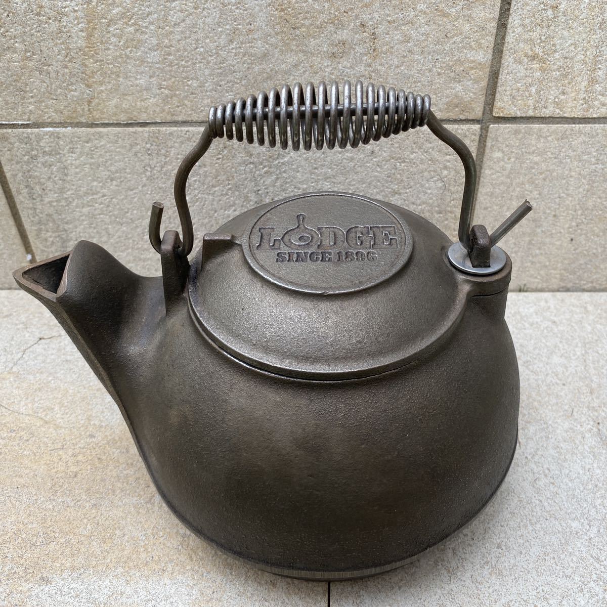 美品 LODGE ロッジ ケトル 2TK2 鋳鉄 薪ストーブ Cast Iron Tea Kettle 暖炉 焚火 /【Buyee