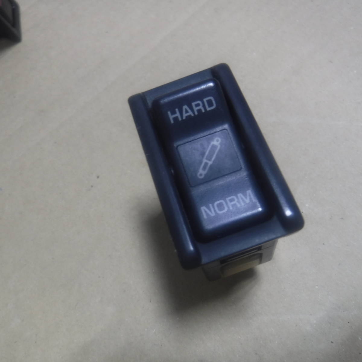ハイラックスSURFサーフKZN130W純正テムズ スイッチHILUX HARD NORM TEMSスイッチ即決即日発送可能