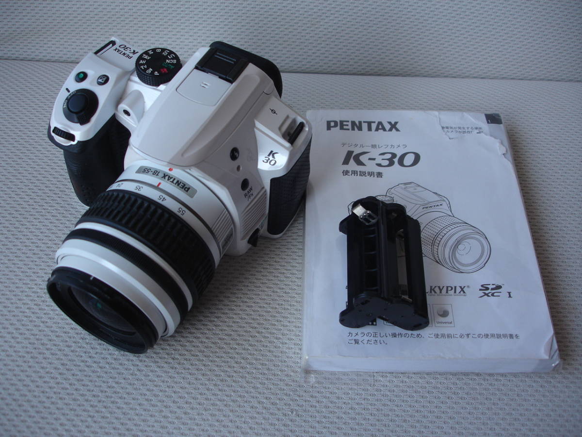 ☆美品☆PENTAX☆K-30☆白☆標準ズームレンズ付☆ショット数6500以下