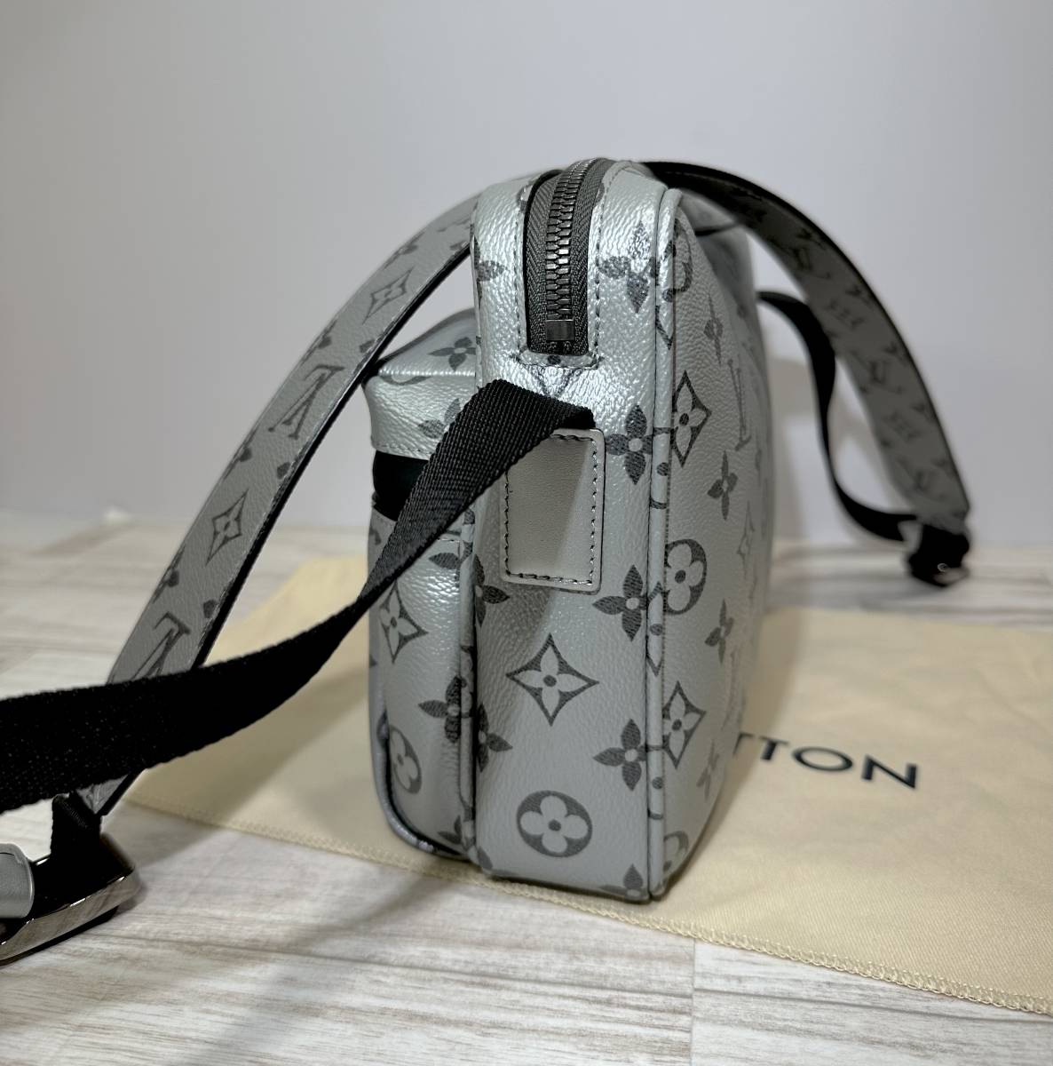 日本限定☆1円〜売り切り☆レシート原本付☆国内正規品】LOUIS VUITTON