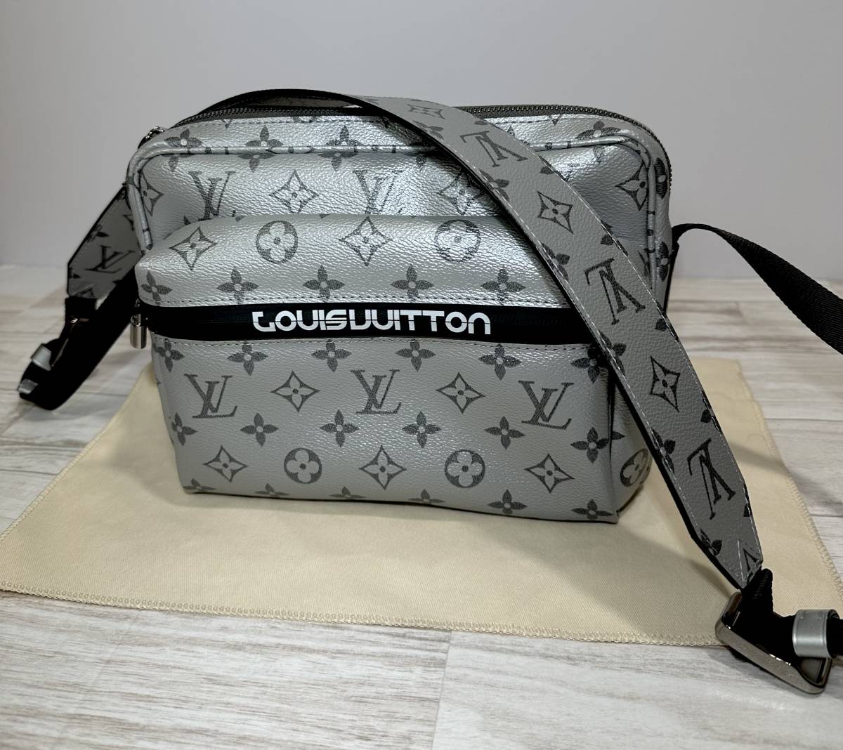 日本限定☆1円〜売り切り☆レシート原本付☆国内正規品】LOUIS VUITTON