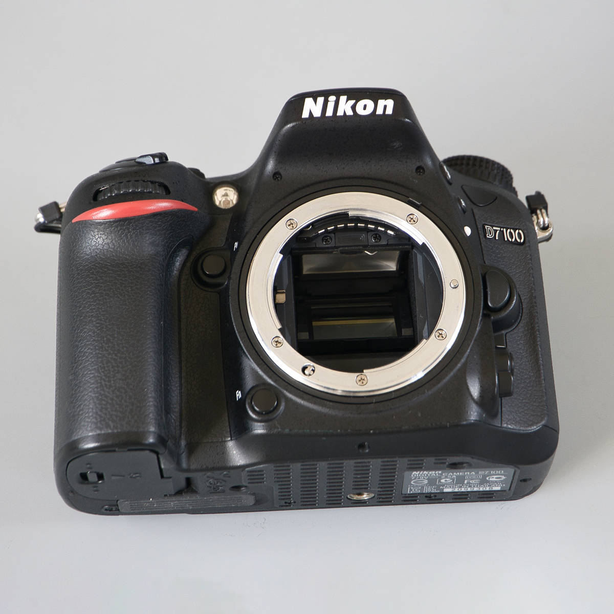 マルチボーダーシリーズ □美品□ ニコン Nikon D610 ボディ《ニコンFX