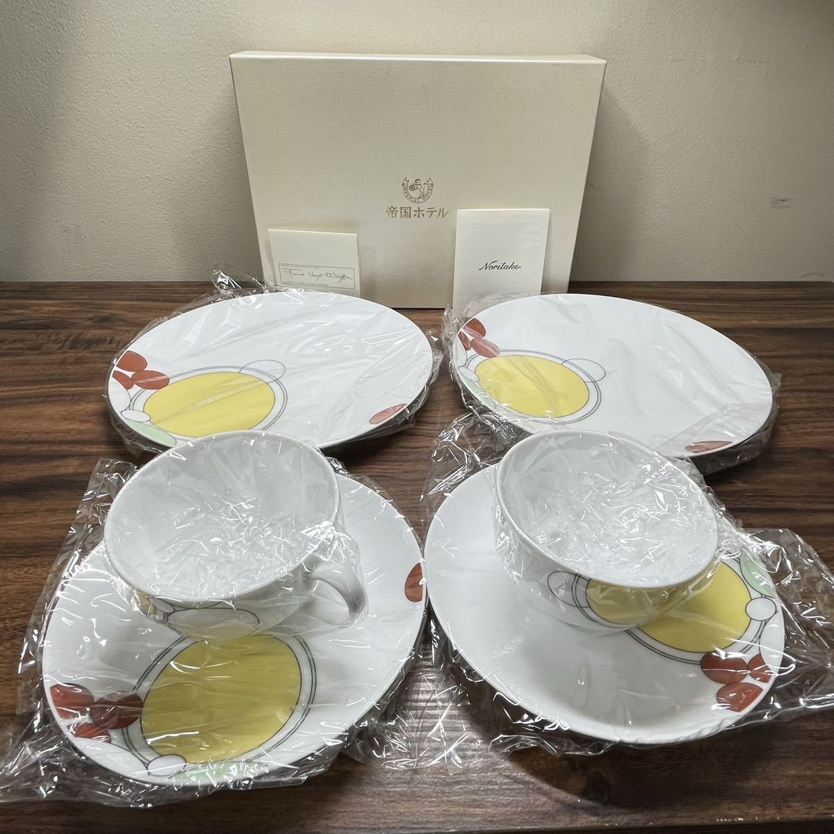 ノリタケ フランク ロイド ホワイト カップ ソーサー 2客 大皿 セット-