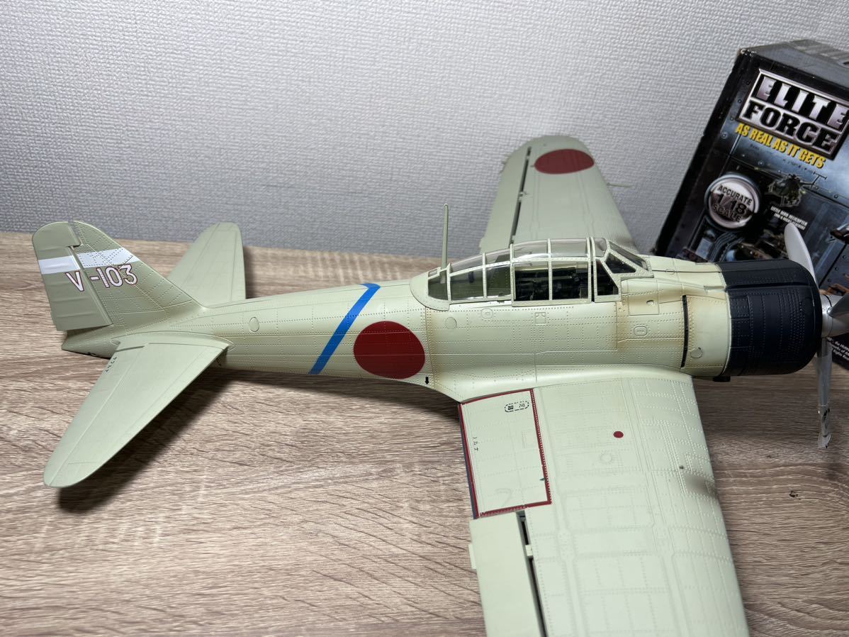 希少な明灰白色】ELITE FORCE 1/18 零戦21型 AI-154-