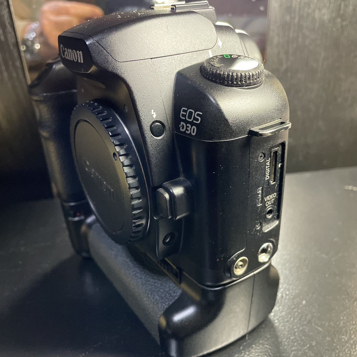 Canon デジタル一眼レフカメラ EOS D30バッテリーグリップ 付き