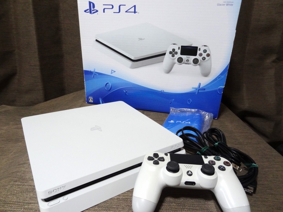 送料無料】 プレステ４本体 CUH-2000A 500GB 動作確認済み中古品 【PS4