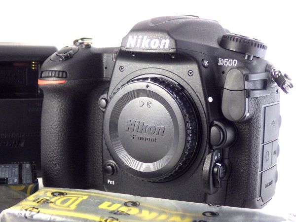 送料無料!! Nikon D500 ニコン ボディ 動作OK 美品 人気 シャッター76