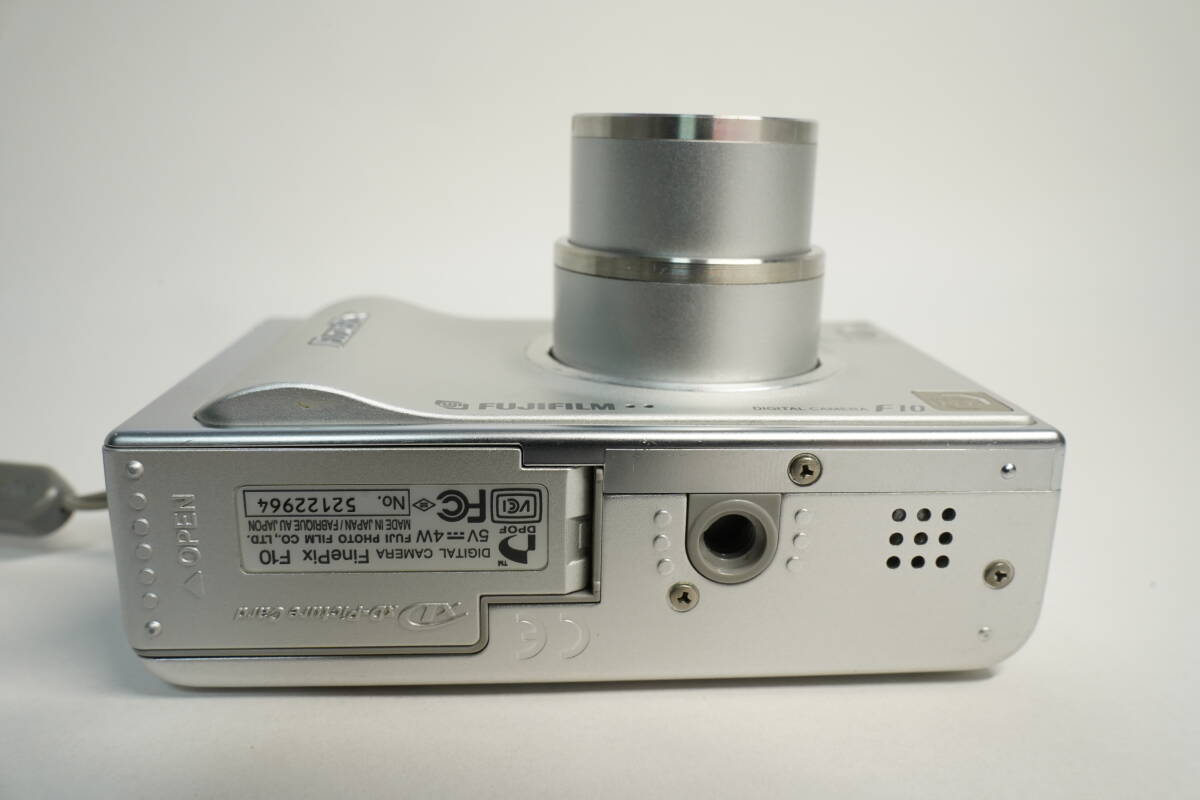 ☆実用美品☆FUJIFILM富士フィルム FinePix F10 デジカメ SUPER CCD