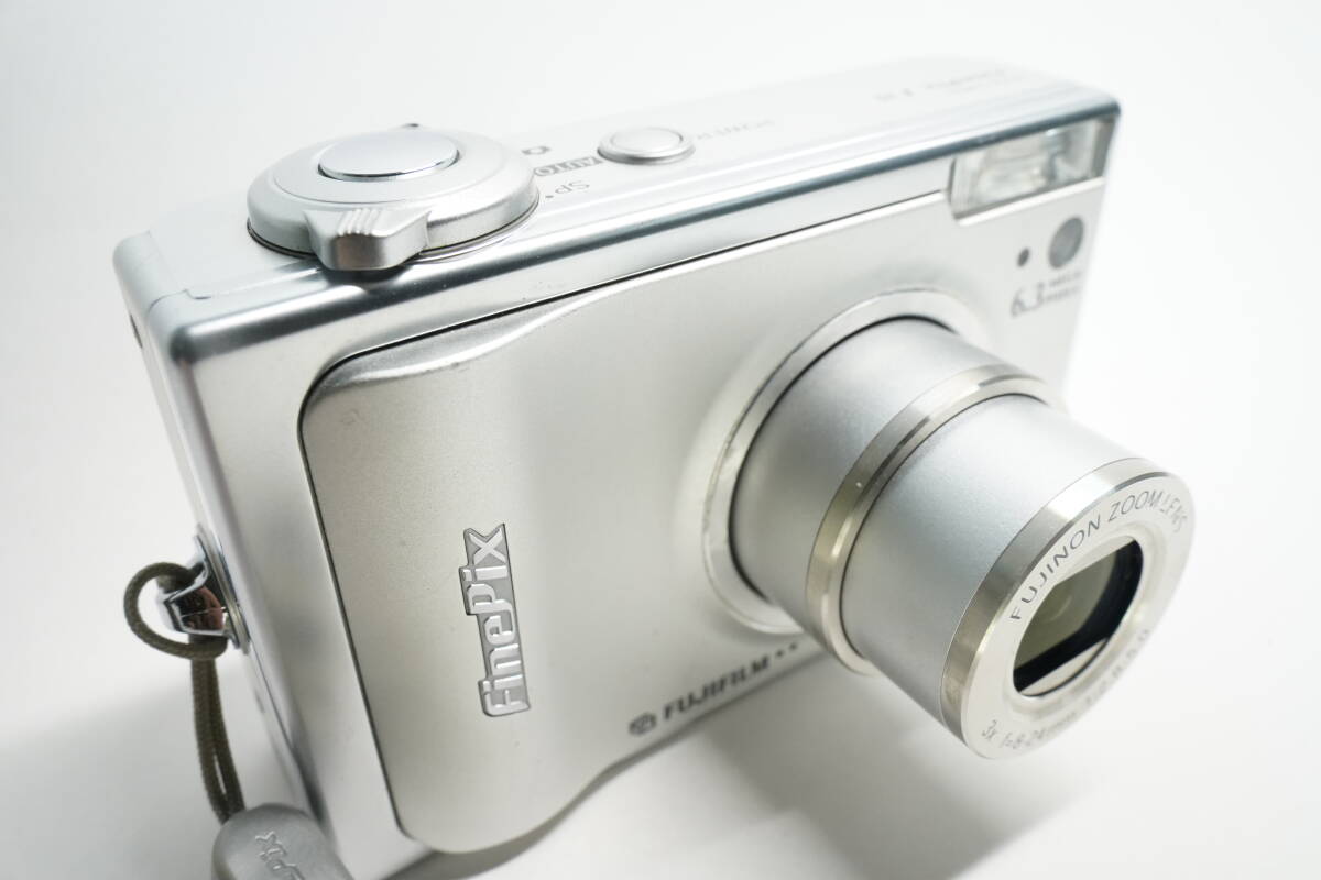 ☆実用美品☆FUJIFILM富士フィルム FinePix F10 デジカメ SUPER CCD