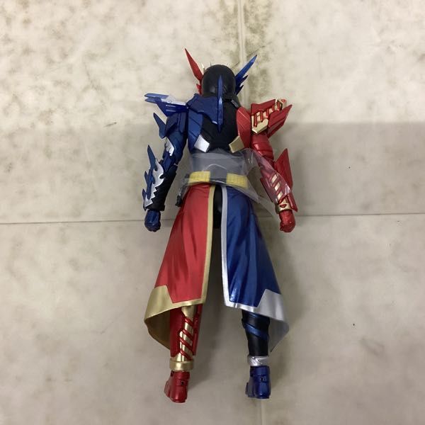 1円〜 BANDAI SPIRITS S.H.Figuarts 仮面ライダービルド クローズ