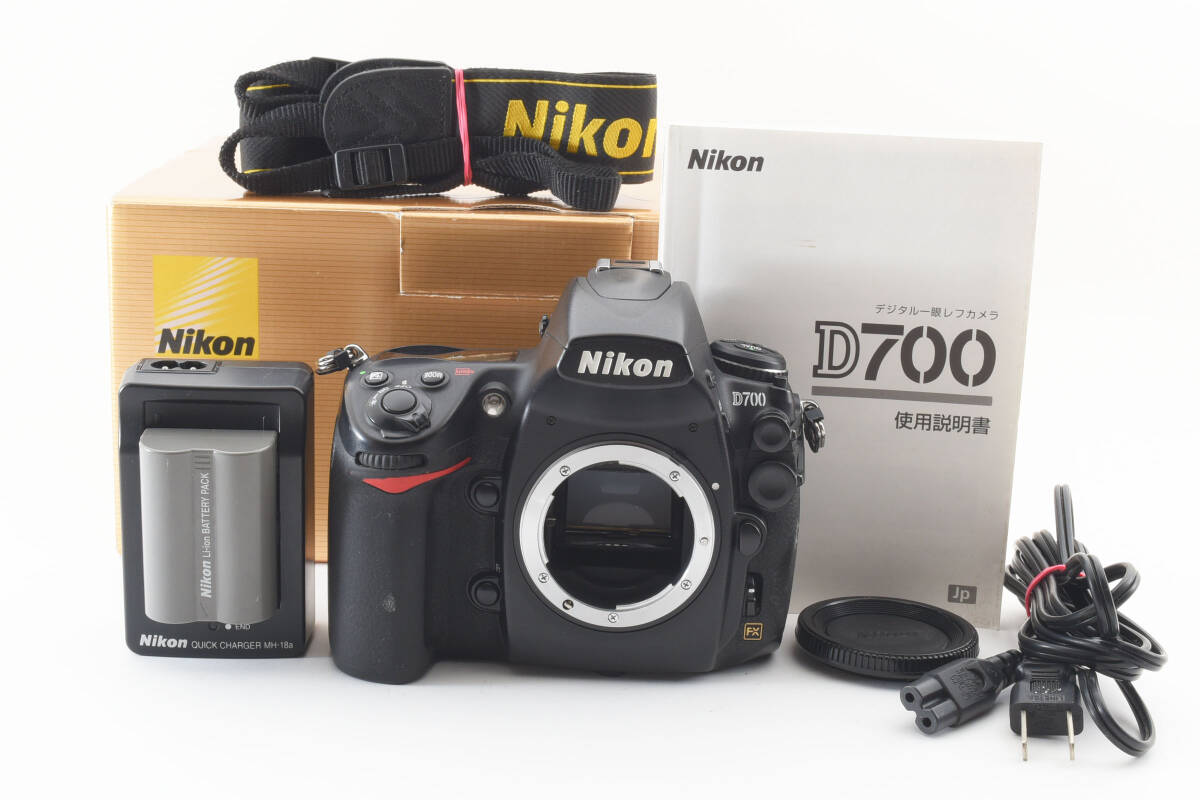 Nikon D700 ボディ。元箱・CFカード付き。シャッター数 (2632枚) 20720