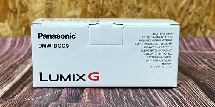 □未使用・未開封 Panasonic LUMIX G バッテリーグリップ DMW-BGG9